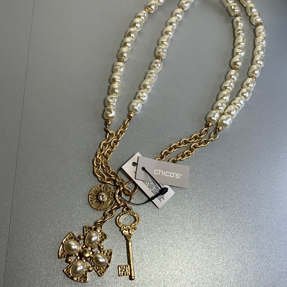 Chico’s Pearl necklace